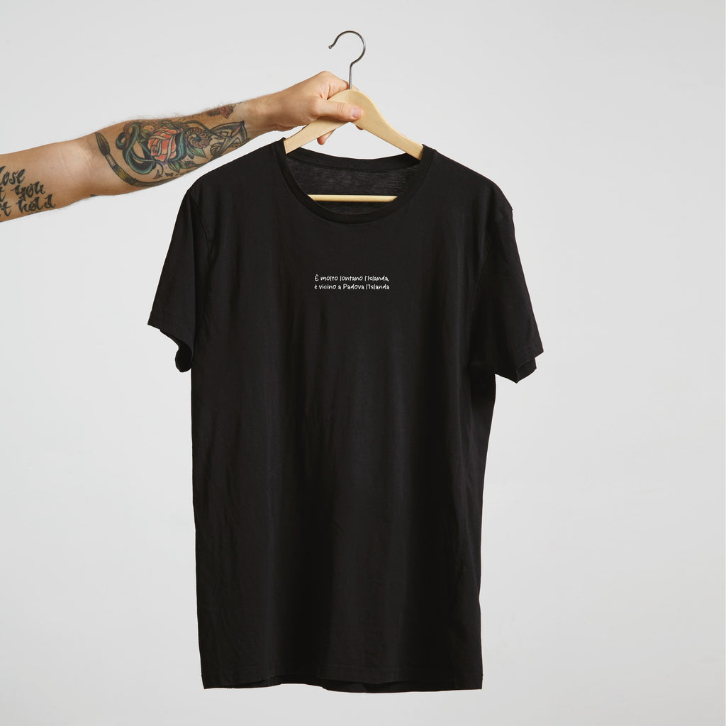 È molto lontano l’Islanda — T-shirt unisex